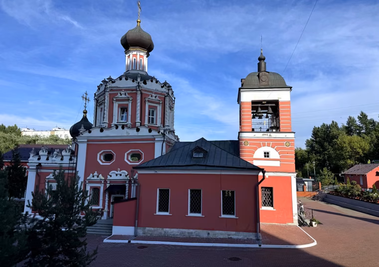 Храм Живоначальной Троицы в Конькове - образец нарышкинского барокко, современный вид